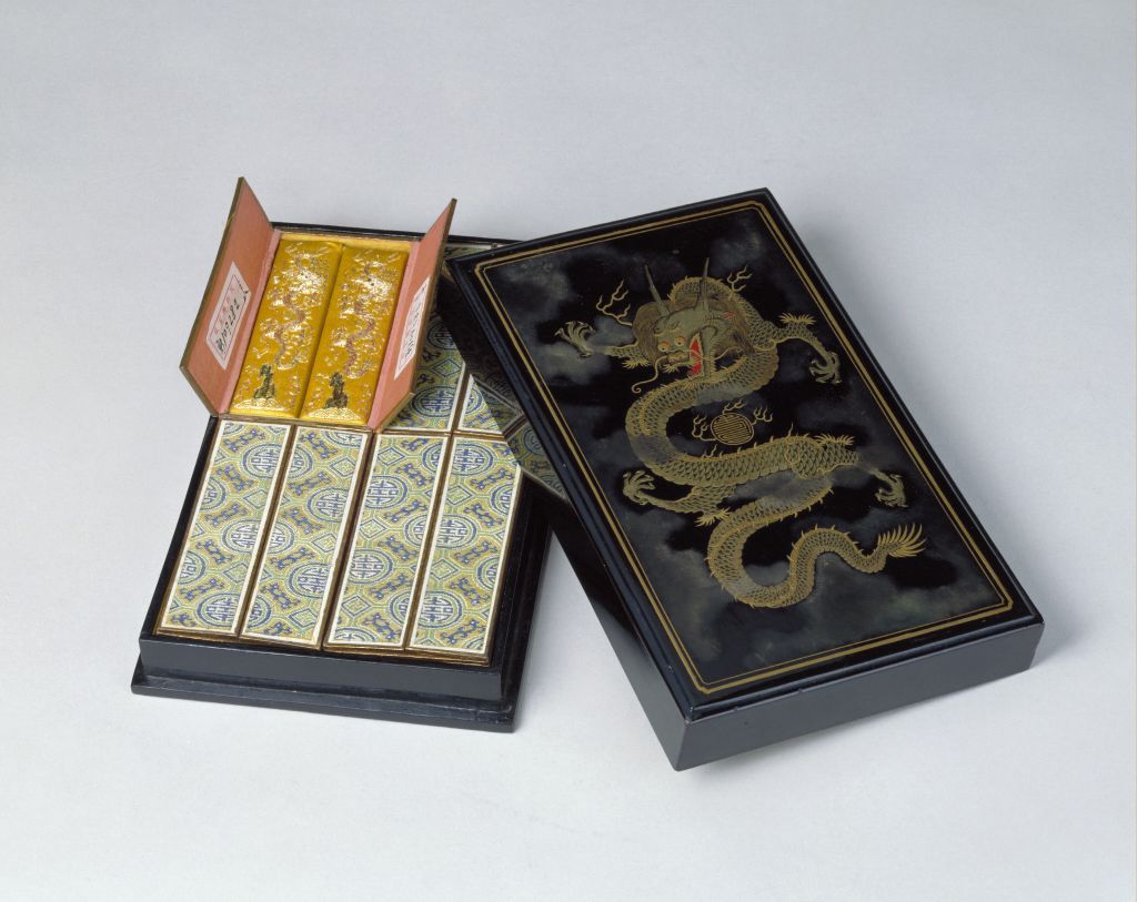 图片[1]-Dragons Playing with Beads and Imperial Ink-China Archive